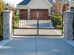 Swing gates with arch top